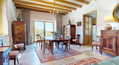 Le charme de l’ancien, la perfection de la rénovation et les vues que le Périgord peut offrir.
