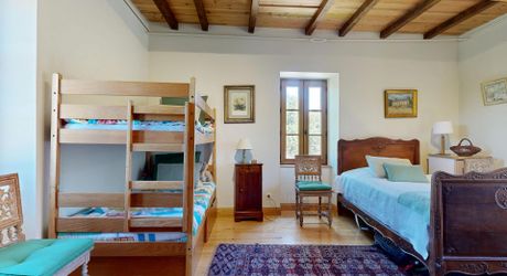 Le charme de l’ancien, la perfection de la rénovation et les vues que le Périgord peut offrir.