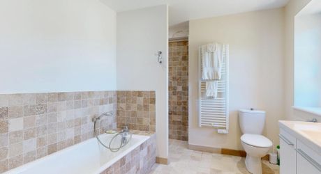 Le charme de l’ancien, la perfection de la rénovation et les vues que le Périgord peut offrir.