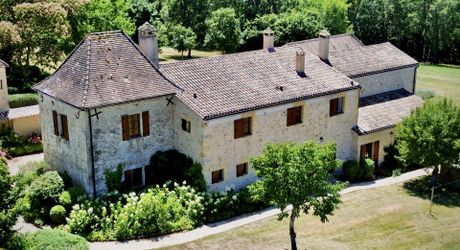 Le charme de l’ancien, la perfection de la rénovation et les vues que le Périgord peut offrir.