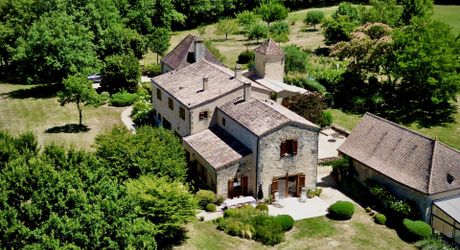 Le charme de l’ancien, la perfection de la rénovation et les vues que le Périgord peut offrir.