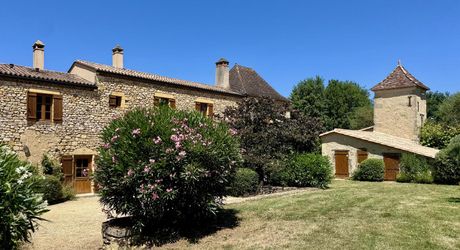 Le charme de l’ancien, la perfection de la rénovation et les vues que le Périgord peut offrir.