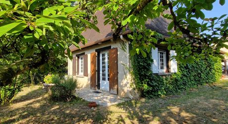 3-bedroom Perigordian house, close to shops with 1,300 m² of land