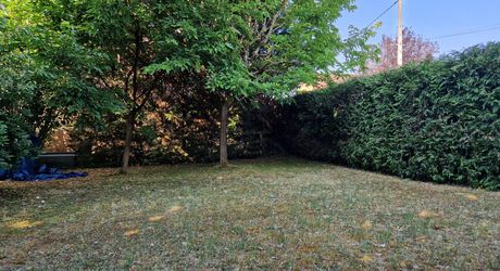 3-bedroom Perigordian house, close to shops with 1,300 m² of land