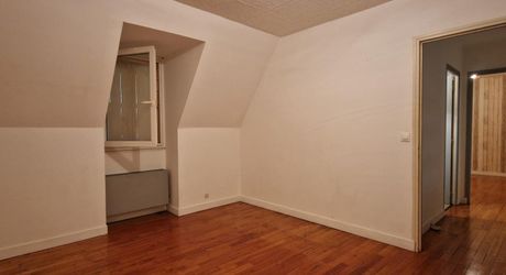 3-bedroom Perigordian house, close to shops with 1,300 m² of land