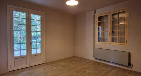3-bedroom Perigordian house, close to shops with 1,300 m² of land