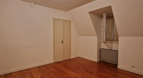 3-bedroom Perigordian house, close to shops with 1,300 m² of land