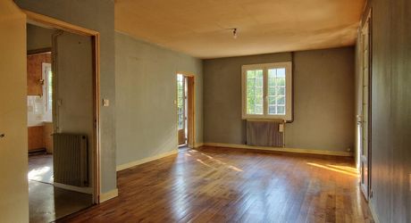 3-bedroom Perigordian house, close to shops with 1,300 m² of land