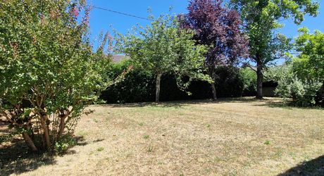 3-bedroom Perigordian house, close to shops with 1,300 m² of land