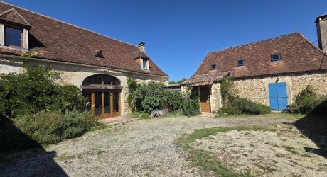 Ensemble de maisons en pierre