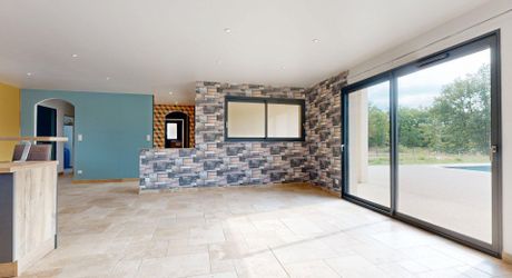Modern single-story house near Sarlat: an ideal living environment for all projects!
