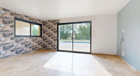 Modern single-story house near Sarlat: an ideal living environment for all projects!