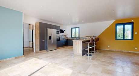 Modern single-story house near Sarlat: an ideal living environment for all projects!