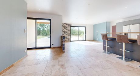 Modern single-story house near Sarlat: an ideal living environment for all projects!