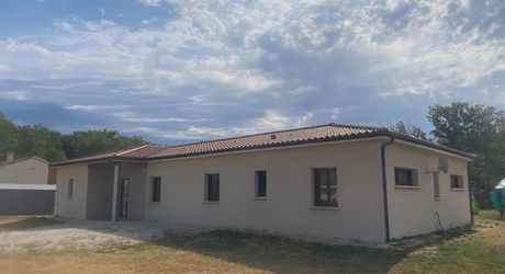 Modern single-story house near Sarlat: an ideal living environment for all projects!