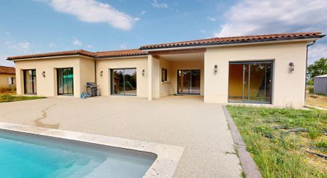 Modern single-story house near Sarlat: an ideal living environment for all projects!