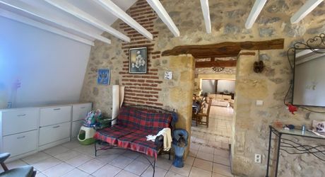 Demeure de charme en pierre - Proche commerces, cadre privilégié