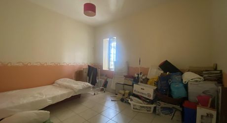 Demeure de charme en pierre - Proche commerces, cadre privilégié