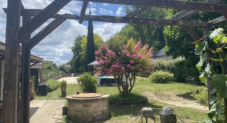 Demeure de charme en pierre - Proche commerces, cadre privilégié