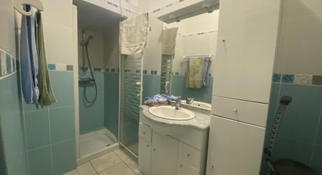 Demeure de charme en pierre - Proche commerces, cadre privilégié