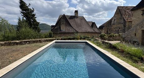 Maison de village du 18ème siècle. Calme et charme typique du Périgord noir.