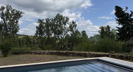 Maison de village du 18ème siècle. Calme et charme typique du Périgord noir.