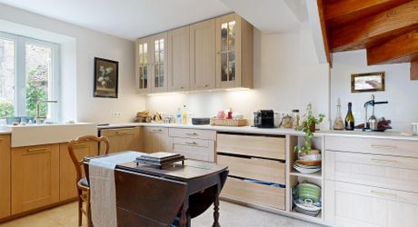 Maison de village du 18ème siècle. Calme et charme typique du Périgord noir.