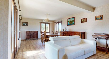 Maison contemporaine à moderniser, 97m², terrain 809m², idéal premier achat ou investissement locatif