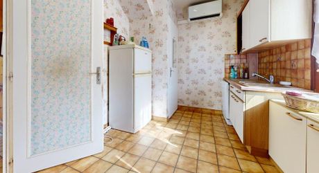 Maison contemporaine à moderniser, 97m², terrain 809m², idéal premier achat ou investissement locatif