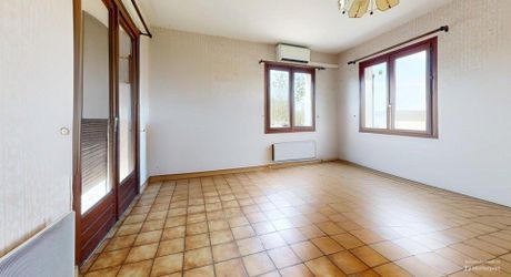 Maison contemporaine à moderniser, 97m², terrain 809m², idéal premier achat ou investissement locatif