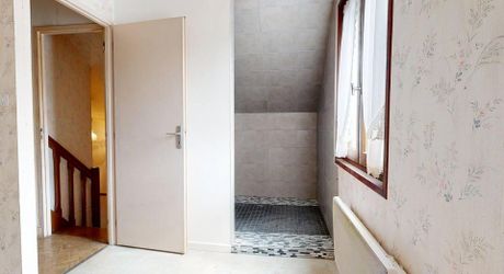 Maison contemporaine à moderniser, 97m², terrain 809m², idéal premier achat ou investissement locatif