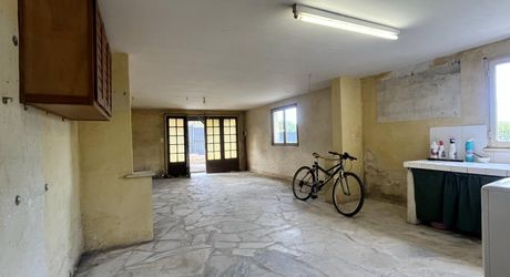 Maison contemporaine à moderniser, 97m², terrain 809m², idéal premier achat ou investissement locatif