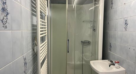Maison contemporaine à moderniser, 97m², terrain 809m², idéal premier achat ou investissement locatif