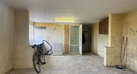 Maison contemporaine à moderniser, 97m², terrain 809m², idéal premier achat ou investissement locatif