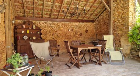 Charming property with swimming pool and 6,268 m² of land