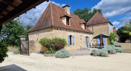 Charming property with swimming pool and 6,268 m² of land