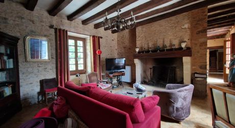 Charming property with swimming pool and 6,268 m² of land