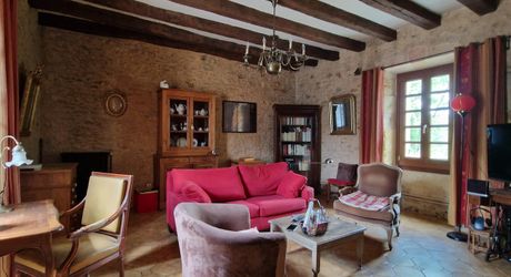 Charming property with swimming pool and 6,268 m² of land