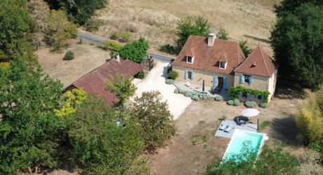 Charming property with swimming pool and 6,268 m² of land