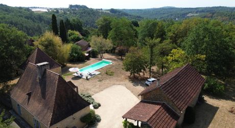 Charming property with swimming pool and 6,268 m² of land