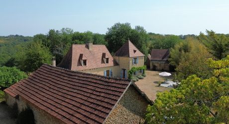 Charming property with swimming pool and 6,268 m² of land