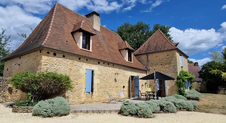 Charming property with swimming pool and 6,268 m² of land