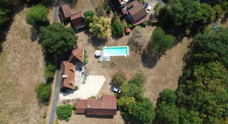 Charming property with swimming pool and 6,268 m² of land