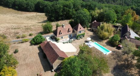 Charming property with swimming pool and 6,268 m² of land
