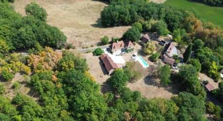 Charming property with swimming pool and 6,268 m² of land