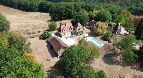 Charming property with swimming pool and 6,268 m² of land