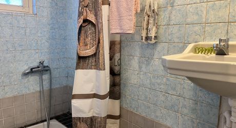 L'opportunité que vous attendiez pour devenir propriétaire! Maison à vendre, 2 chambres, une véranda et un garage. 