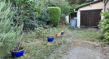L'opportunité que vous attendiez pour devenir propriétaire! Maison à vendre, 2 chambres, une véranda et un garage. 
