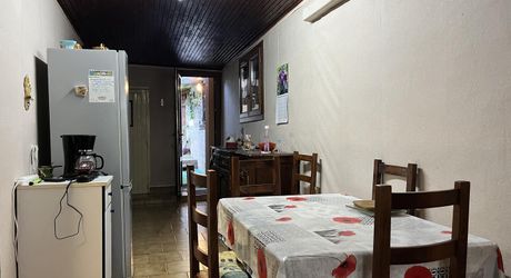 L'opportunité que vous attendiez pour devenir propriétaire! Maison à vendre, 2 chambres, une véranda et un garage. 