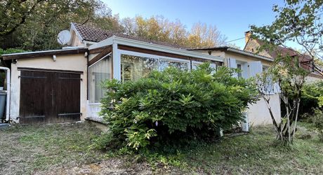 L'opportunité que vous attendiez pour devenir propriétaire! Maison à vendre, 2 chambres, une véranda et un garage. 